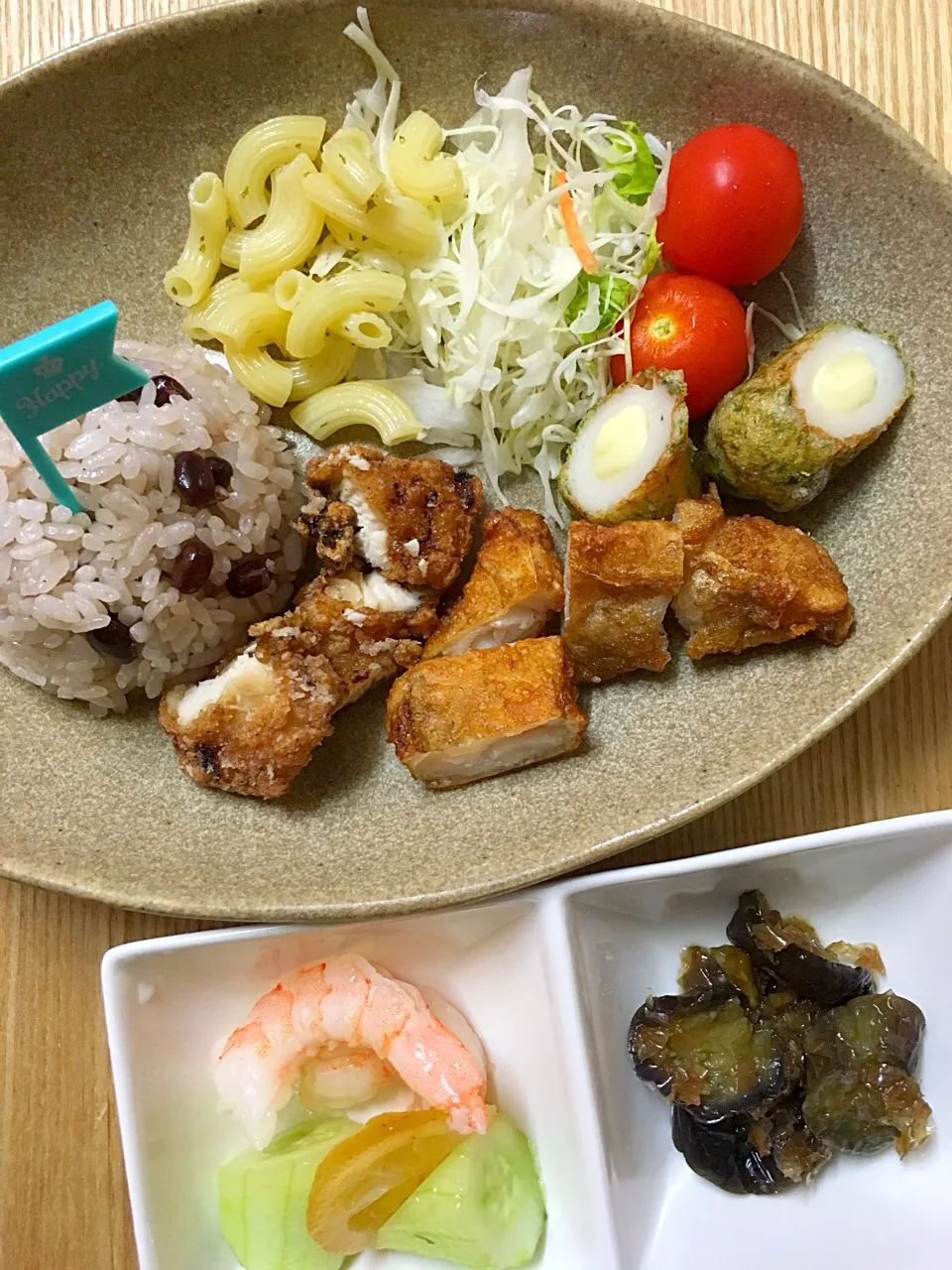 Snapdishの料理写真:#ムスメご飯 

鶏胸肉唐揚げ、鯛のフライ、ちくわの磯辺揚げ、マカロニ、サラダ、ミニトマト、エビときゅうりのマリネ、茄子のレンチン浸し、赤飯|mossan＠OSAKAさん