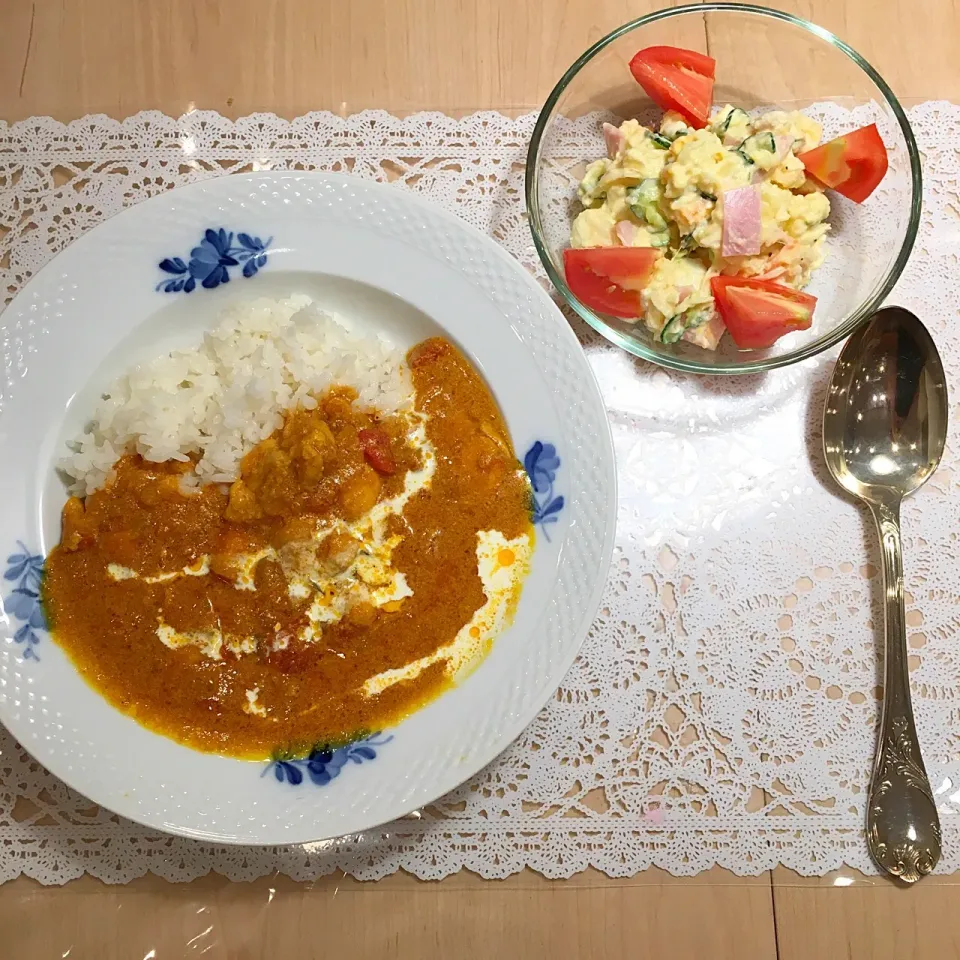 Snapdishの料理写真:次男が作った夕食  バターチキンカレー&ポテトサラダ  @宿題|すずちゅんさん