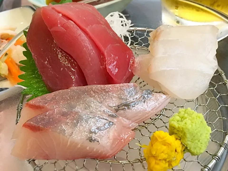 Snapdishの料理写真:お造り 深浦産メジ鮪、鱸、魬🐟|ゆうじ.さん