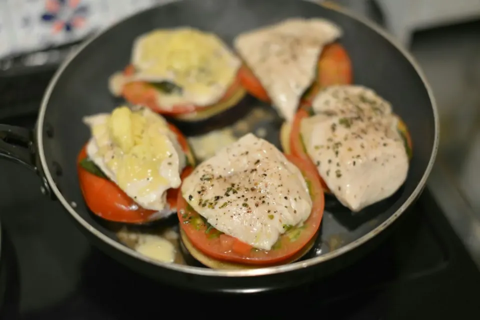 米ナスと鶏とトマトのはさみ焼き🍅🍆🐔|さわ太郎さん