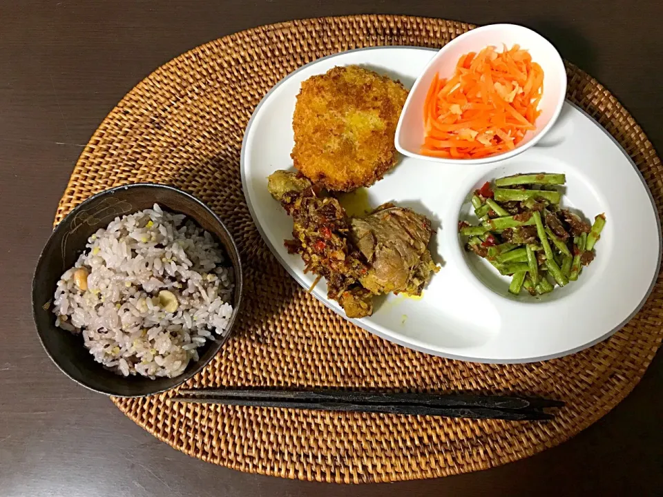 Dinner pumpkin croquet, spicy duck, pencok kacang & carrots salad|yeni kartikasariさん