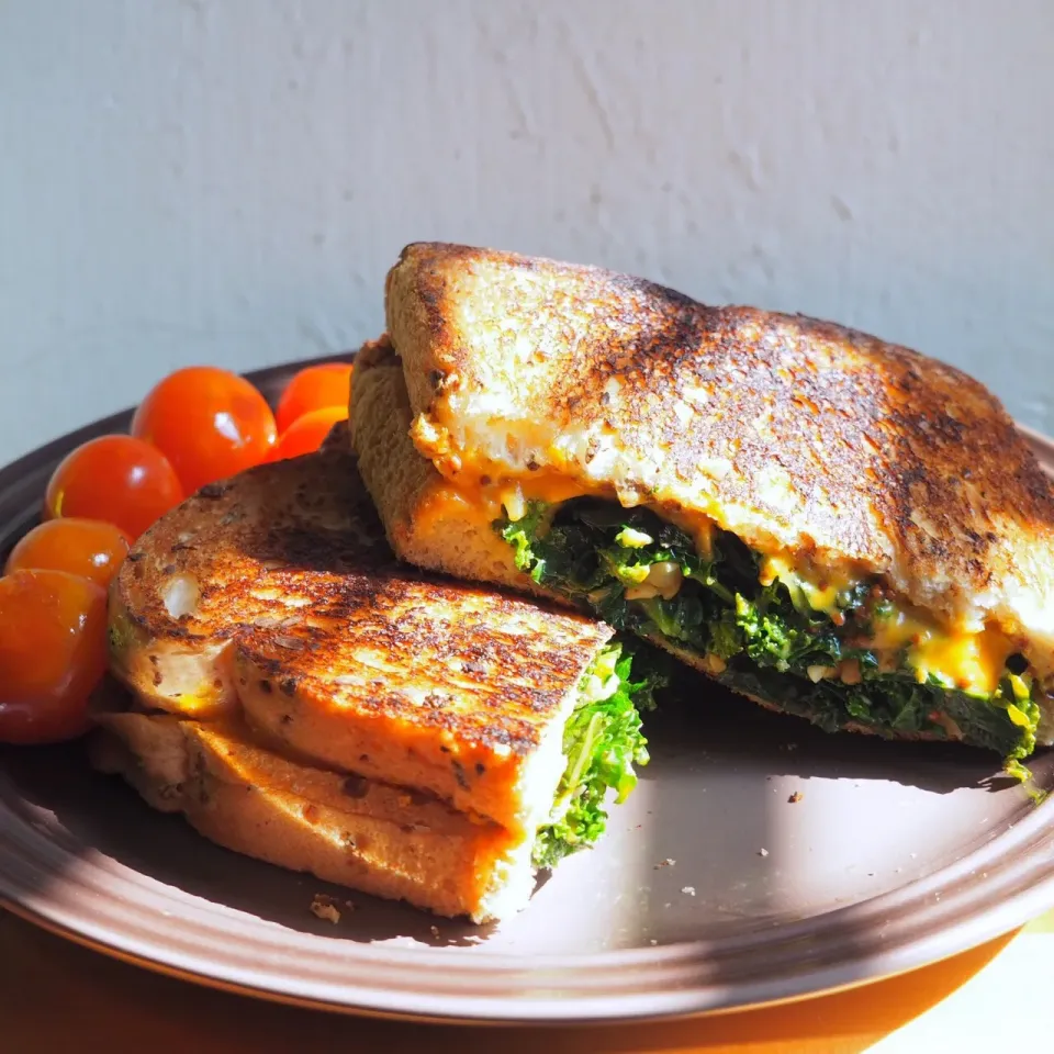 Grilled cheese & kale sandwich|Misstyさん