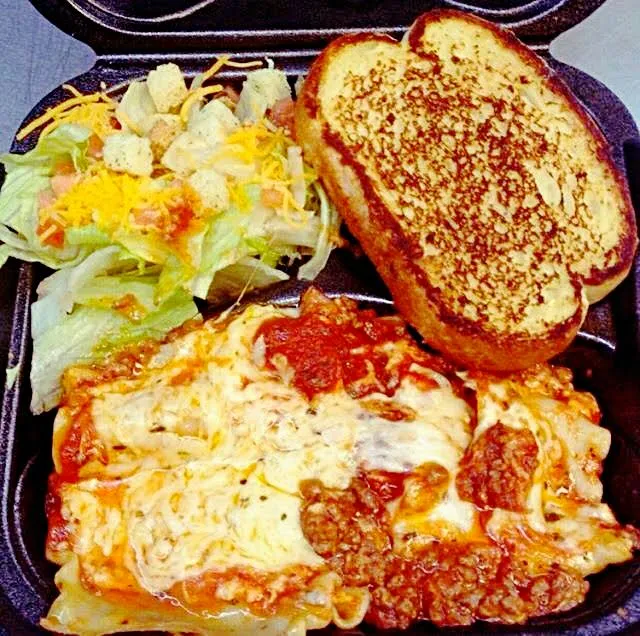 Lasagna Plate Lunch 🍝 #Pasta #Noodles #Pasta #Bread #Salad #Box lunch/Deli #Lunchbox #Food stand/Truck ❤|Alisha GodsglamGirl Matthewsさん