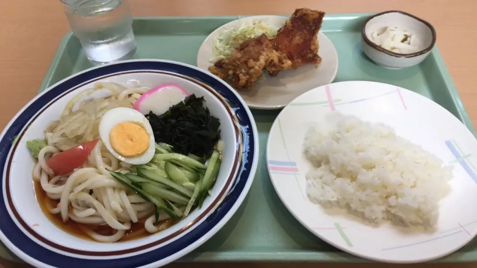 Ｂ定食（冷やしうどん、唐揚げ、半ライス）６１０円|おっちさん