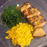 Snapdishの料理写真:Pork chop with spinach and corn|ThaVirgo86さん