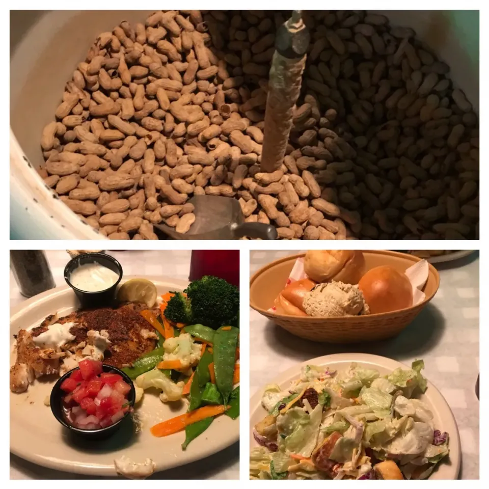 Grilled Blackened Talapia w/steamed veggies, salad & buttered rolls|Richard Thompsonさん