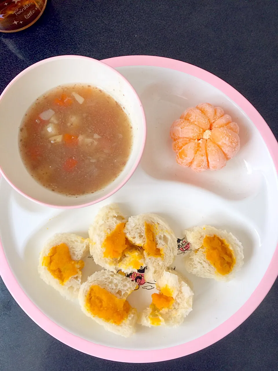 Snapdishの料理写真:離乳食 昼
・かぼちゃロールサンドイッチ
・BF野菜とレバーの和風煮
・冷凍みかん|ぺろたんさん