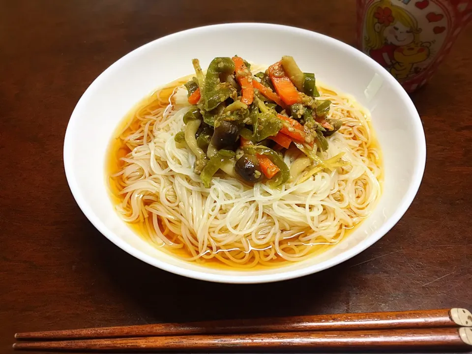 ぶっかけ素麺❤
~野菜生姜炒めのせ~|kikuさん