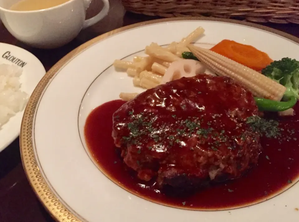 Snapdishの料理写真:今日のランチは、Brasserie GLOUTONでハンバーグ|sono.kさん