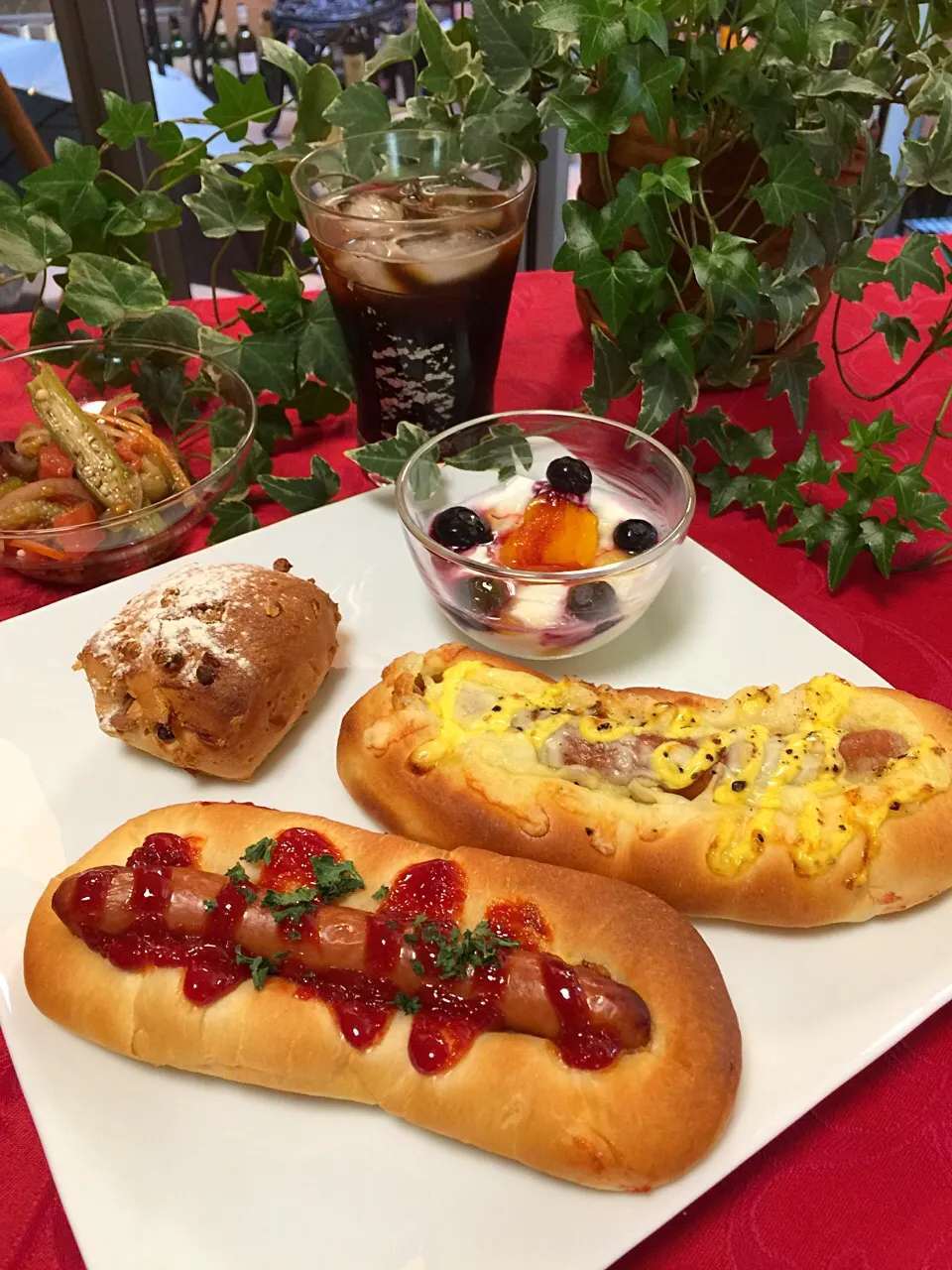 Snapdishの料理写真:息子とパンランチ🥐|みなさん