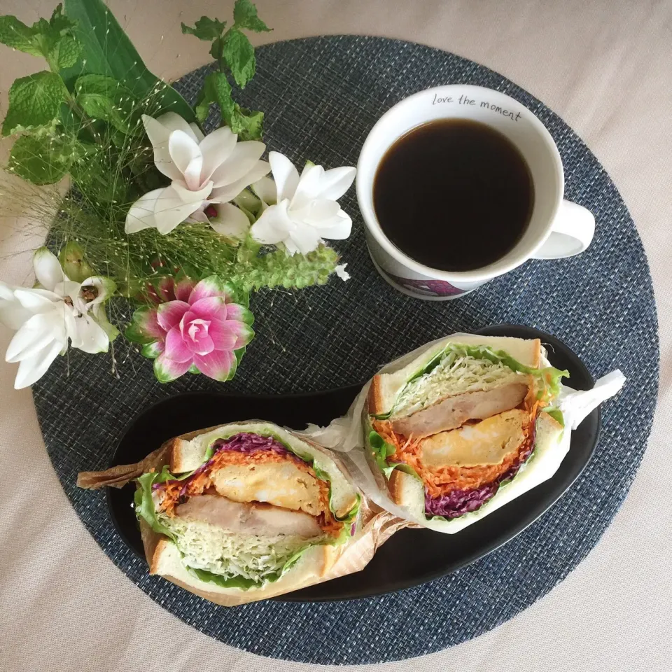 8/25❤︎バジルチキン&卵焼きお野菜たっぷりサンド❤︎ 
#おうちごはん #サンドイッチ #わんぱくサンド|Makinsさん