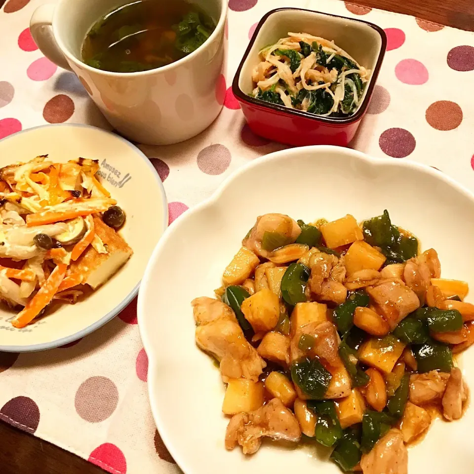 鶏肉とピーナッツのオイスター炒め♡めかぶのすまし汁♡厚揚げの千草焼き♡ほうれん草とえのきの明太子和え♡|まゆかさん