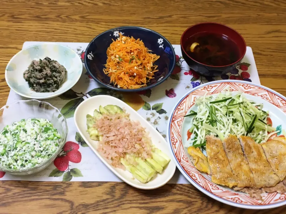 Snapdishの料理写真:浦里・にんじんラペ・椎茸と玉ねぎのお味噌汁・豚肩ロースピカタ・焼き茄子・オクラととろろネバーネバー|美也子さん