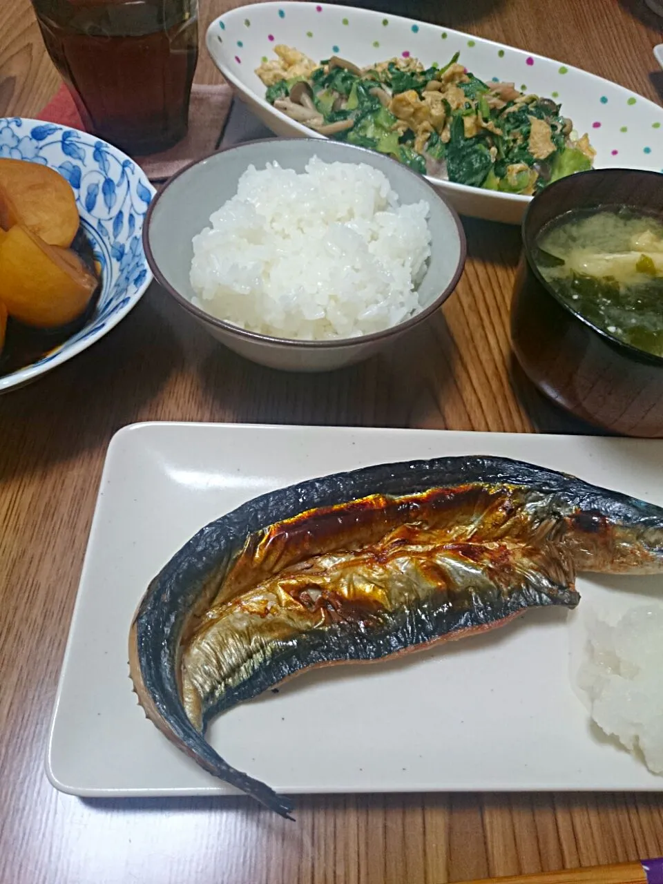 ・秋刀魚の干物
・レタスと卵の炒めもの
・じゃがいもの煮っころがし
・ワカメと薄揚げの味噌汁|ようかんさん