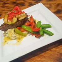 honolulu steak with grendine red onions oineaoole rum swet and sour loaded mashed and veg medley|Jayson Mccrimmonさん