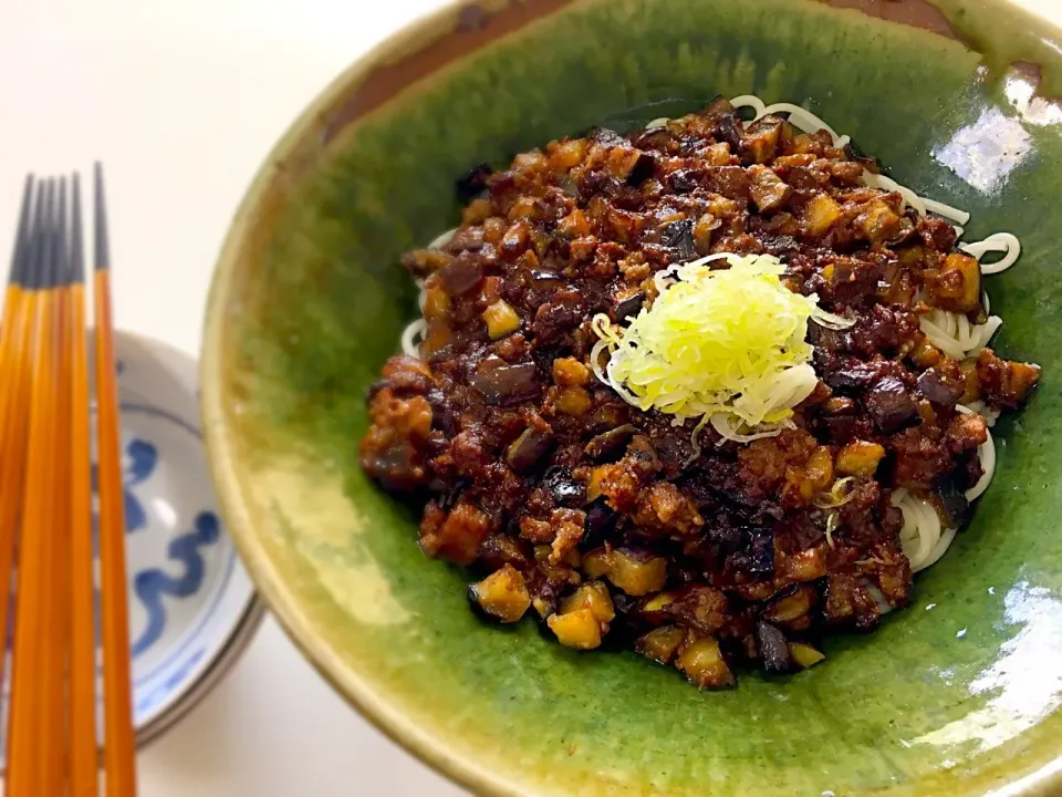 お昼は炸醤麺もどきの茄子入り半田麺。|mattさん