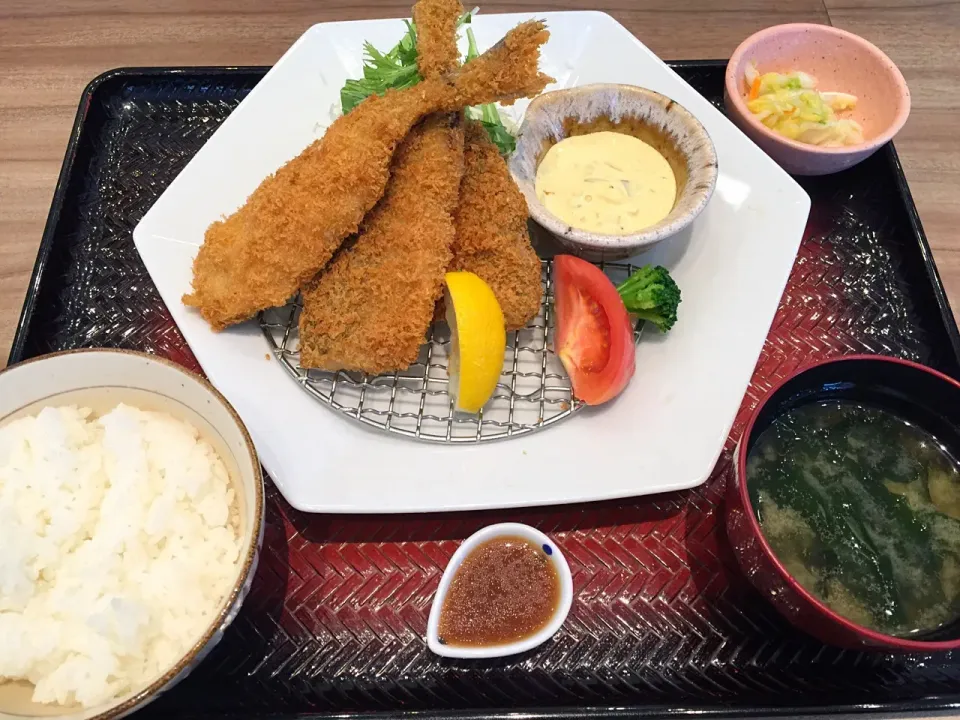 Snapdishの料理写真:さっくり鯵フライ定食|T. Wonderさん