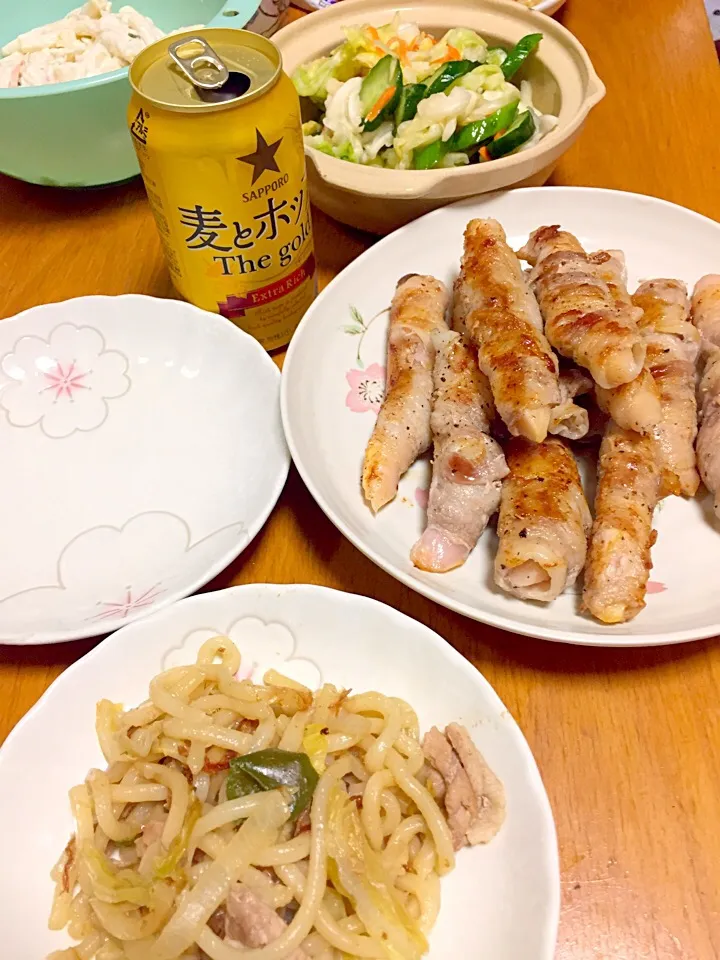 #焼きうどん
#札幌にある焼き鳥やさんの串鳥の
新生姜の豚バラ巻き
#漬物
#マカロニサラダ|みかんさん