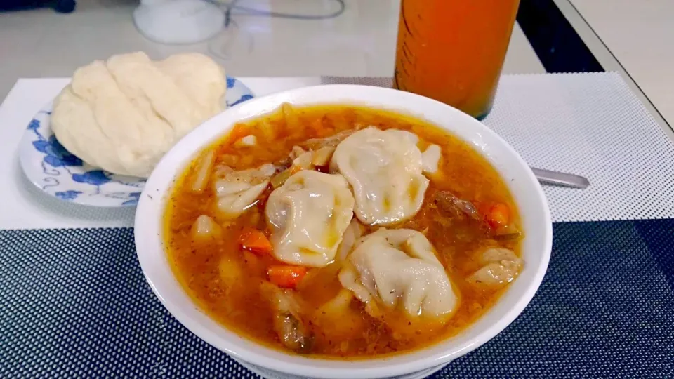 モンゴル料理水餃子入り野菜スープ|アドウーチ チンギスさん