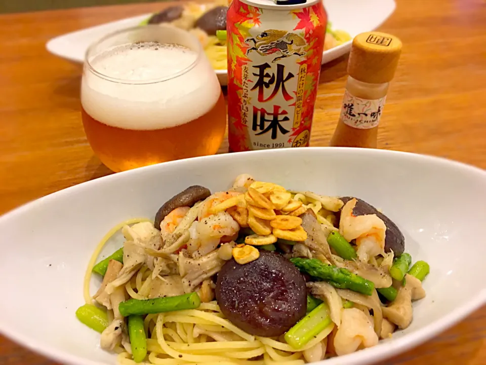 秋色パスタ🍁
きのことアスパラ、えびパスタ🍻|なかじー。さん