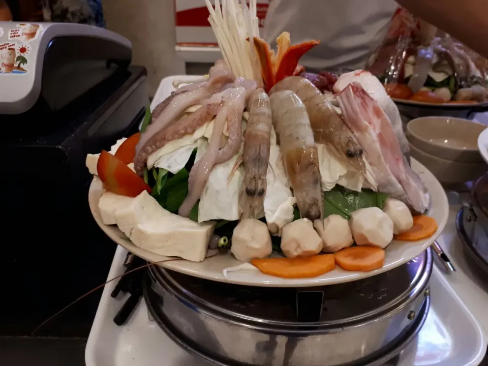 Hot pot in Vietnam|秋平さん