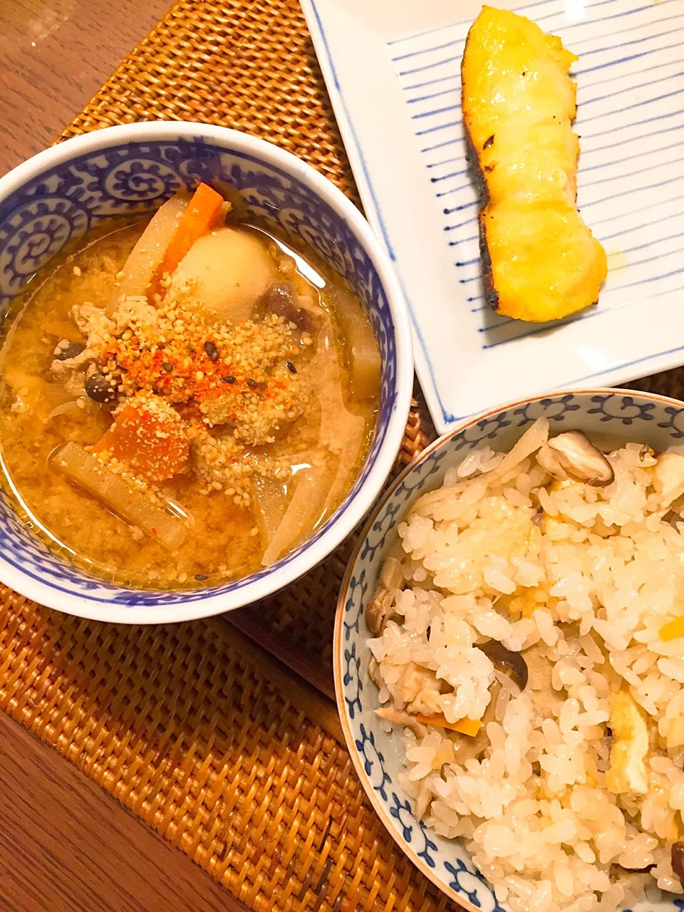 鳥ごぼうとキノコの炊き込みご飯、豚汁、西京焼き|taka-chanさん