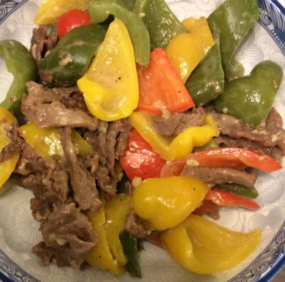 Red Bell Pepper, Yellow Bell Pepper, Green Bell Pepper, Beef, Garlic|Athenaさん