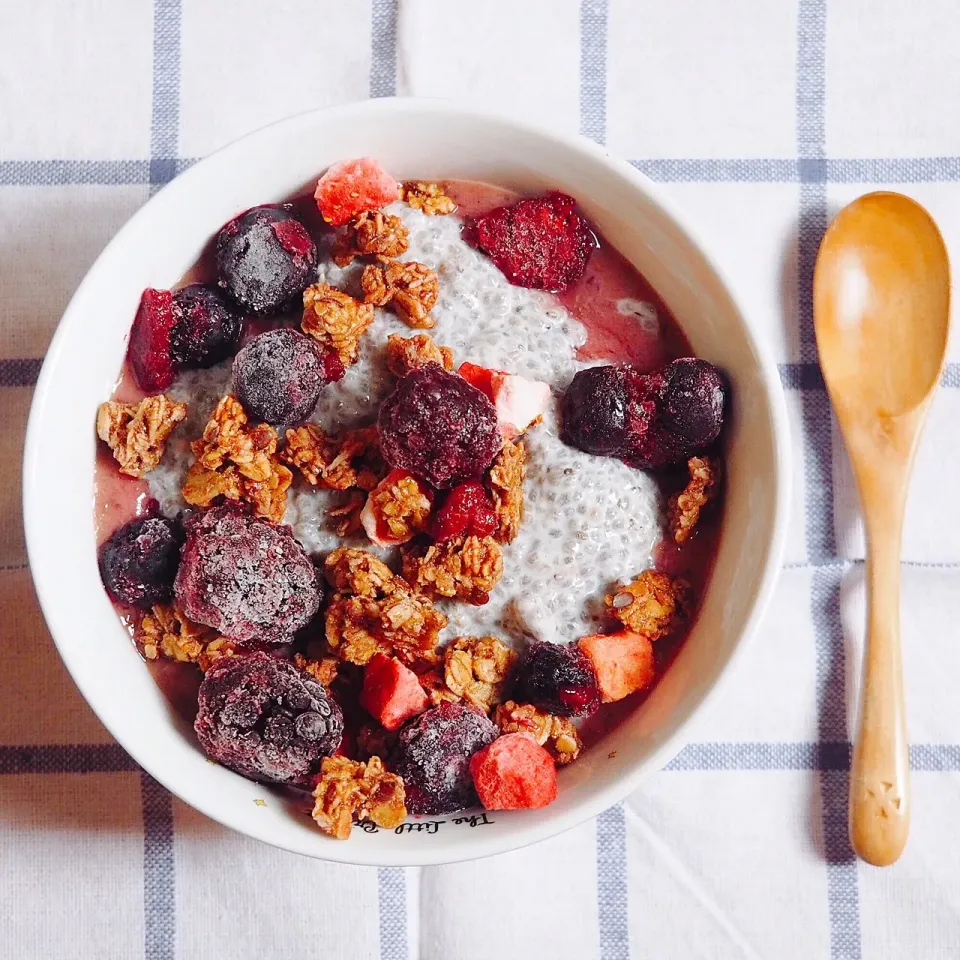 Mixed berries smoothie bowl|Misstyさん