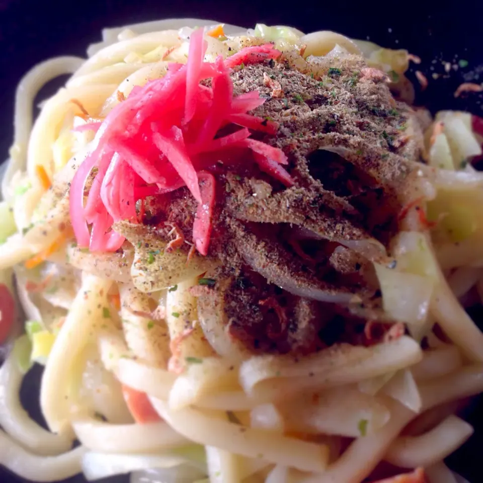 伊豆のお土産・ダシ粉かけ焼きうどん
#うどん #ダシ粉|almostblackさん