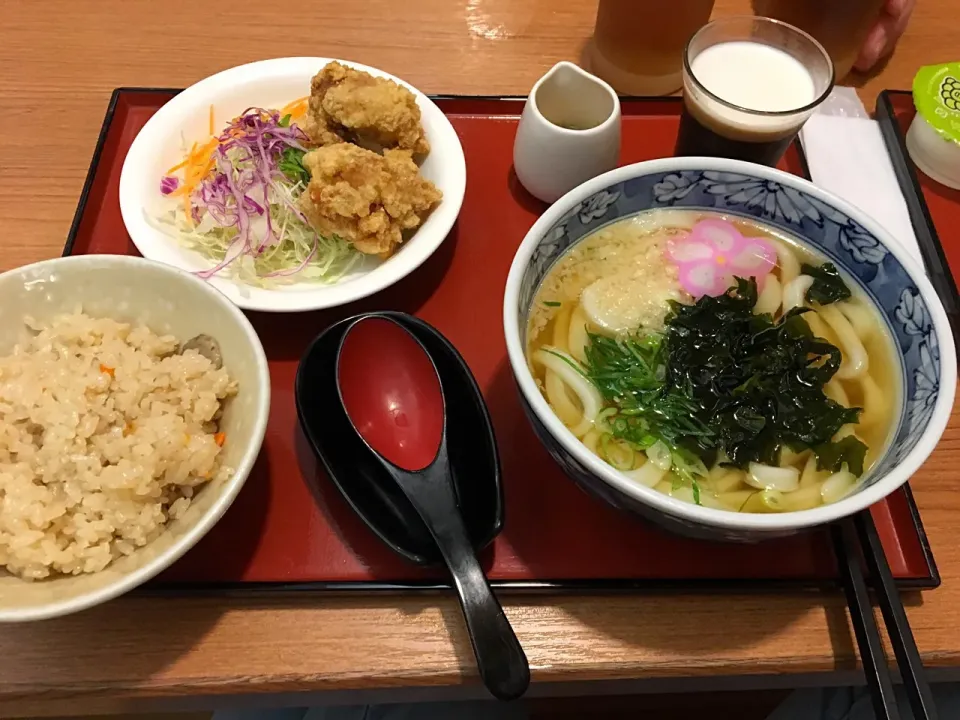 たまき ミニ唐揚げうどん定食❤️|ともさん