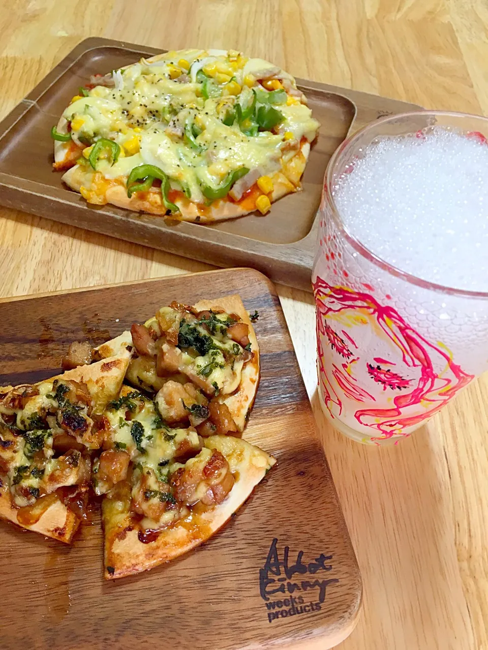 Snapdishの料理写真:8/26ランチ(*'ｪ`*)ピザと🍕炭酸水で濃いめに割ったカルピスソーダ|さくたえさん