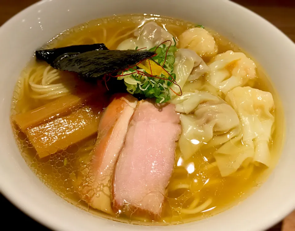 Snapdishの料理写真:白旨特製ワンタン麺（肉3コ・エビ3コ）|toshi,I🍴さん