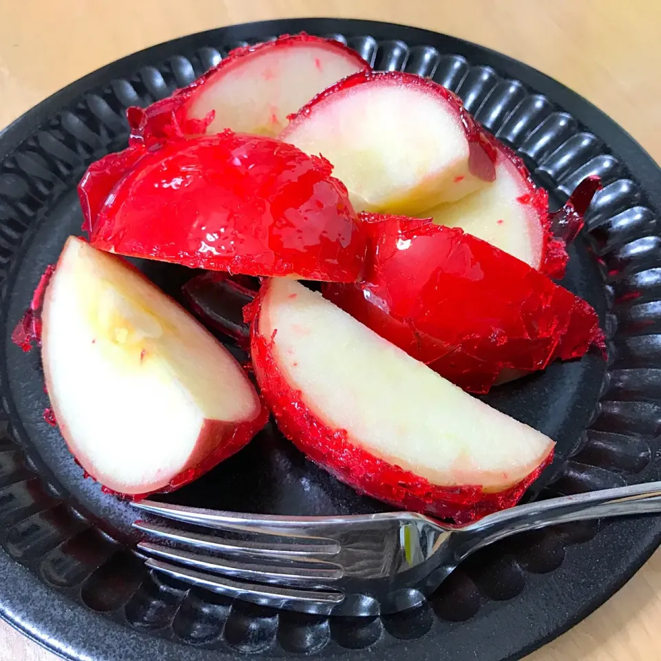 縁日のりんご飴🍎 冷やして美味しくいただきます😋 #りんご飴|たまこっこさん