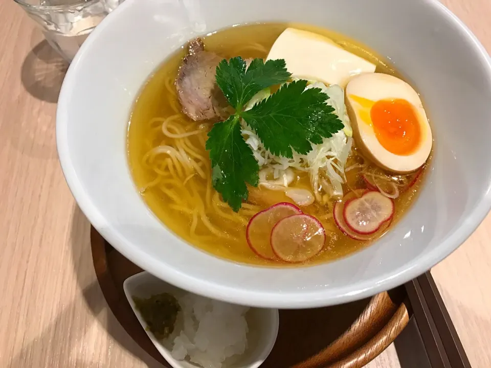 Snapdishの料理写真:#あっさり柚子胡椒塩ラーメン #ramen cafe iino は昨日オープンの高校の同級生の店！|Nao K. Tさん