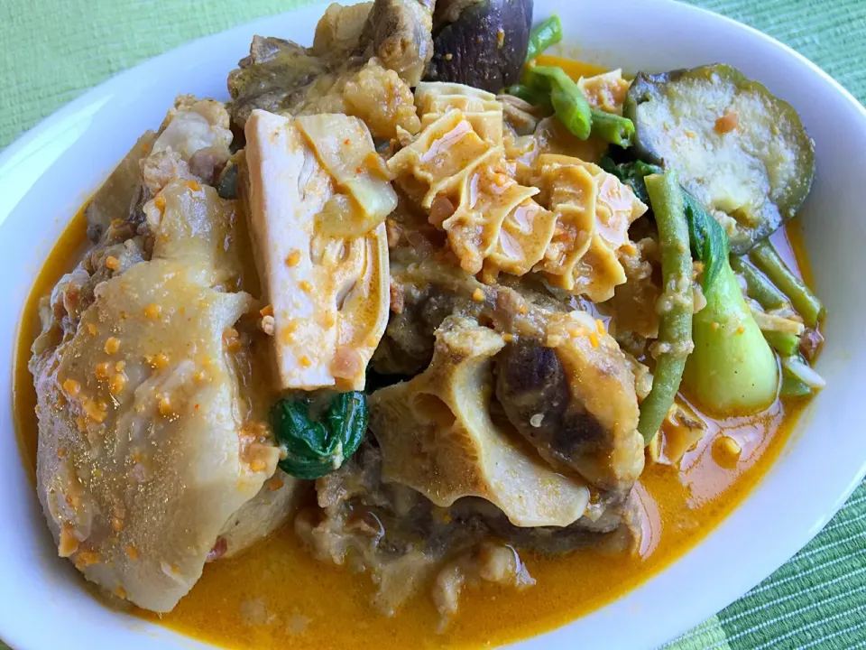 Snapdishの料理写真:Kare kare

#oxtailkarekare

#karekare|Tito Jickain Recososa Jrさん