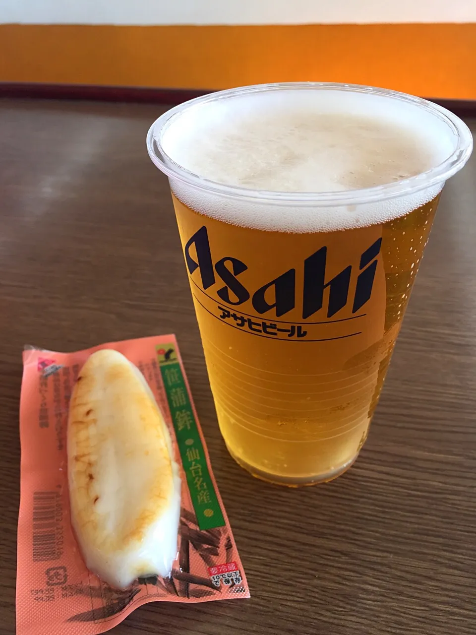 Snapdishの料理写真:生ビール笹かまセット|T. Wonderさん