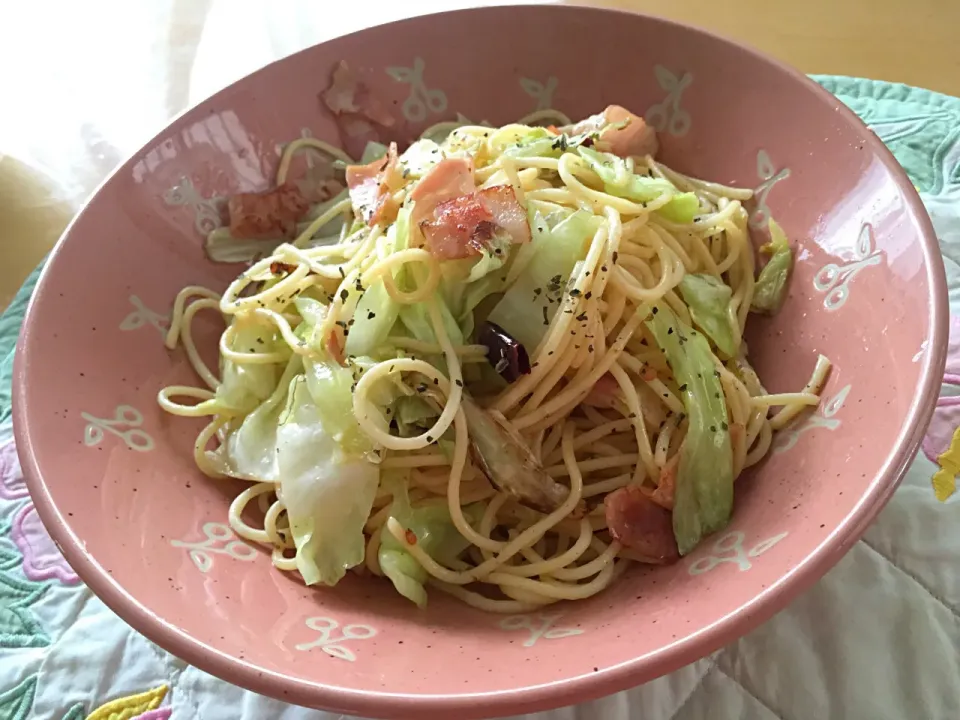 キャベツのペペロンチーノ🌶🌶

#pasta #lunch #peperoncino|さきんちょさん