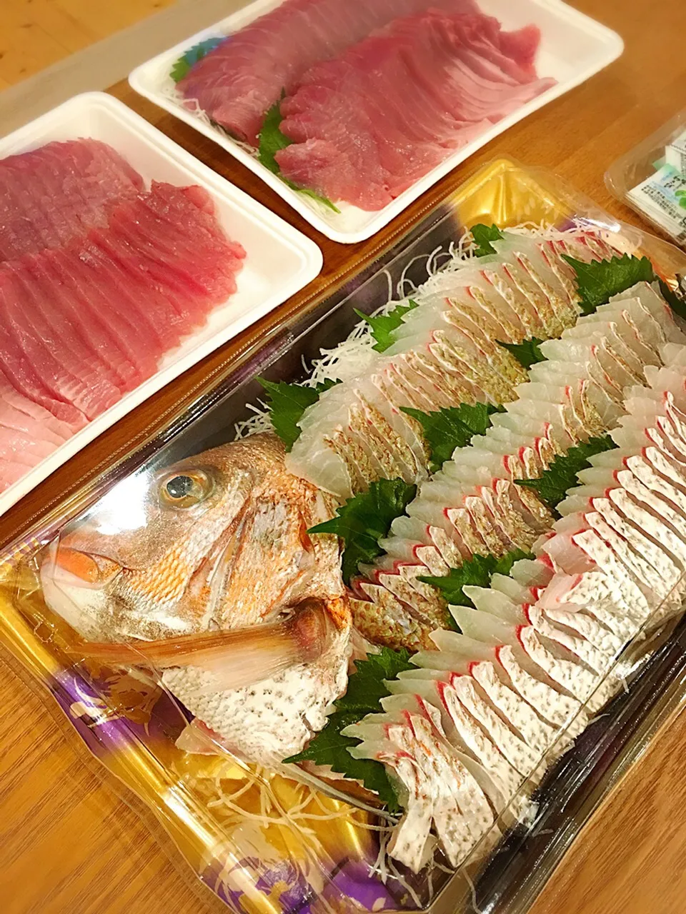 Snapdishの料理写真:鯛とマグロのお刺身♡|ちゃ♡さん