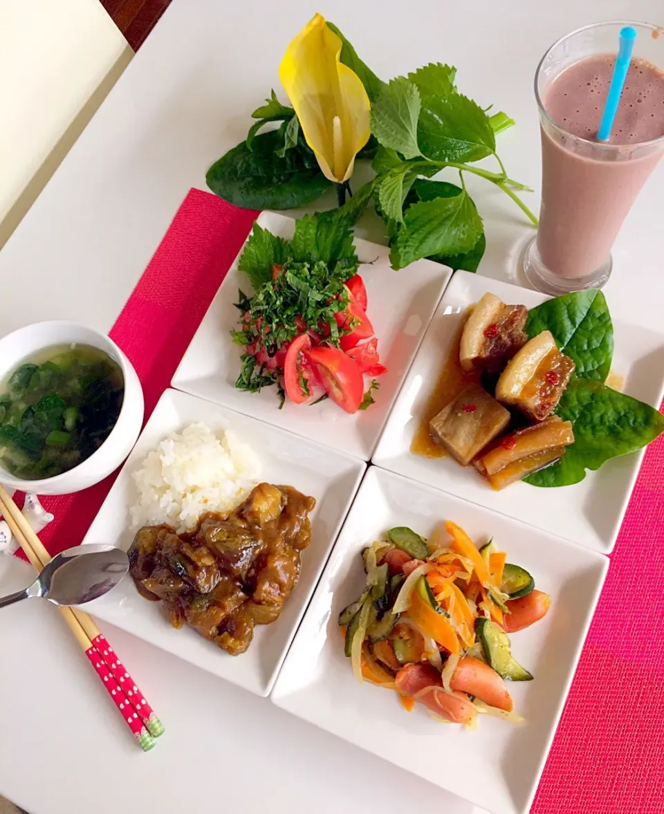 Snapdishの料理写真:朝ごはんは勝負飯( ◠‿◠ )
茄子カレーミニサイズ(#^.^#)
紫蘇トマト🍅
豚角煮🐽
夏野菜ソテー( ◠‿◠ )
ラズベリー入り甘酒スムージー(#^.^#)
ツルムラサキ味噌汁😋✌️|はみちゃんさん