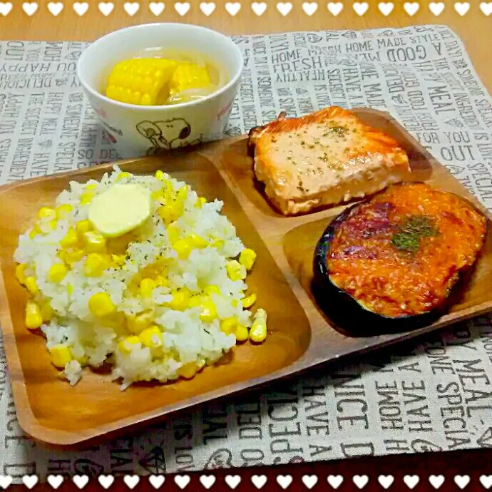 🌽バターコーン飯🌽                    コーン味噌スープ🌽

どーーーん❗どーーーん❗どーーーん❗どーーーん❗っと盛ったお洒落感、全くなしプレート😂☝|ひとみんΨ(*´∀｀)Ψさん