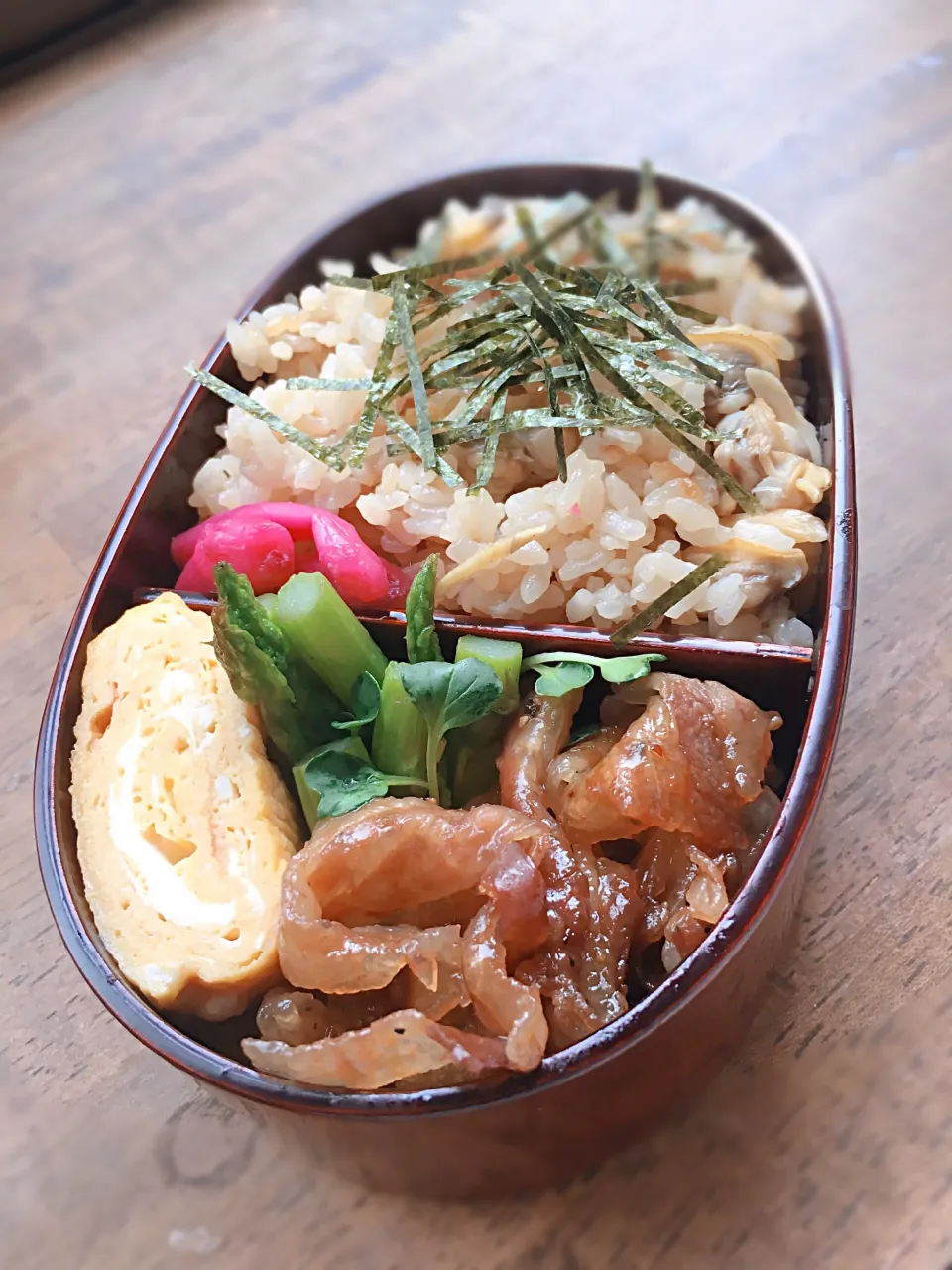 今日のお弁当
・アサリ御飯
・豚の甘辛焼
・出汁巻き
・アスパラ蒸し焼き|akiさん