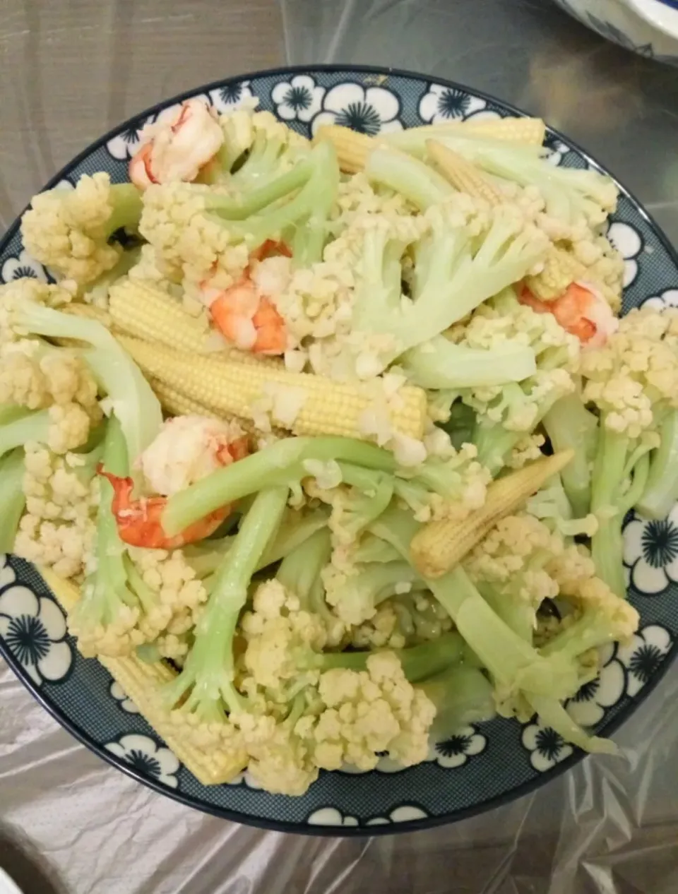 Snapdishの料理写真:Cauliflower, Baby Corn, Shrimp, Garlic|Athenaさん