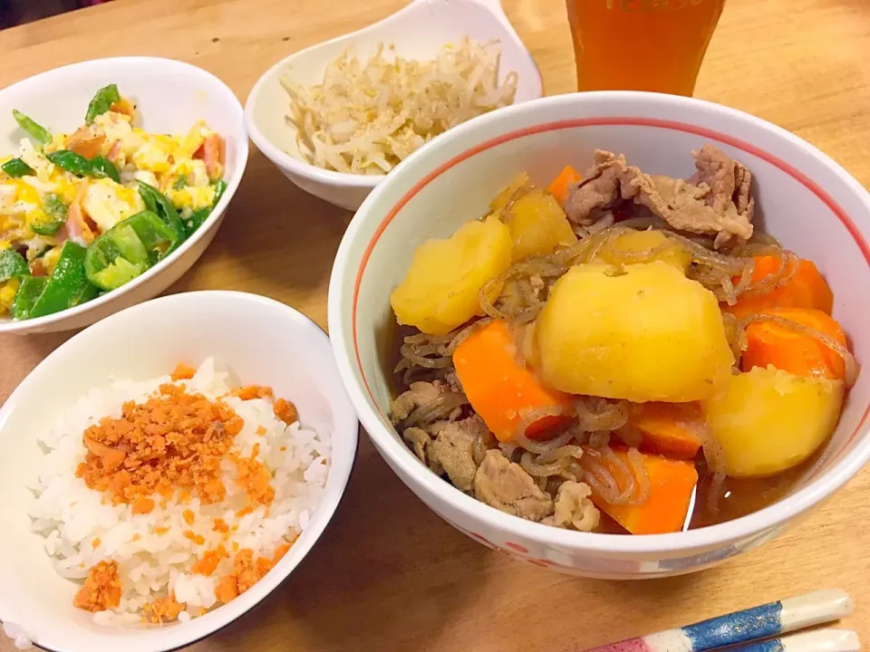 肉じゃが
ピーマンベーコン卵炒め
もやしナムル
鮭フレーク飯|かおちゃんさん