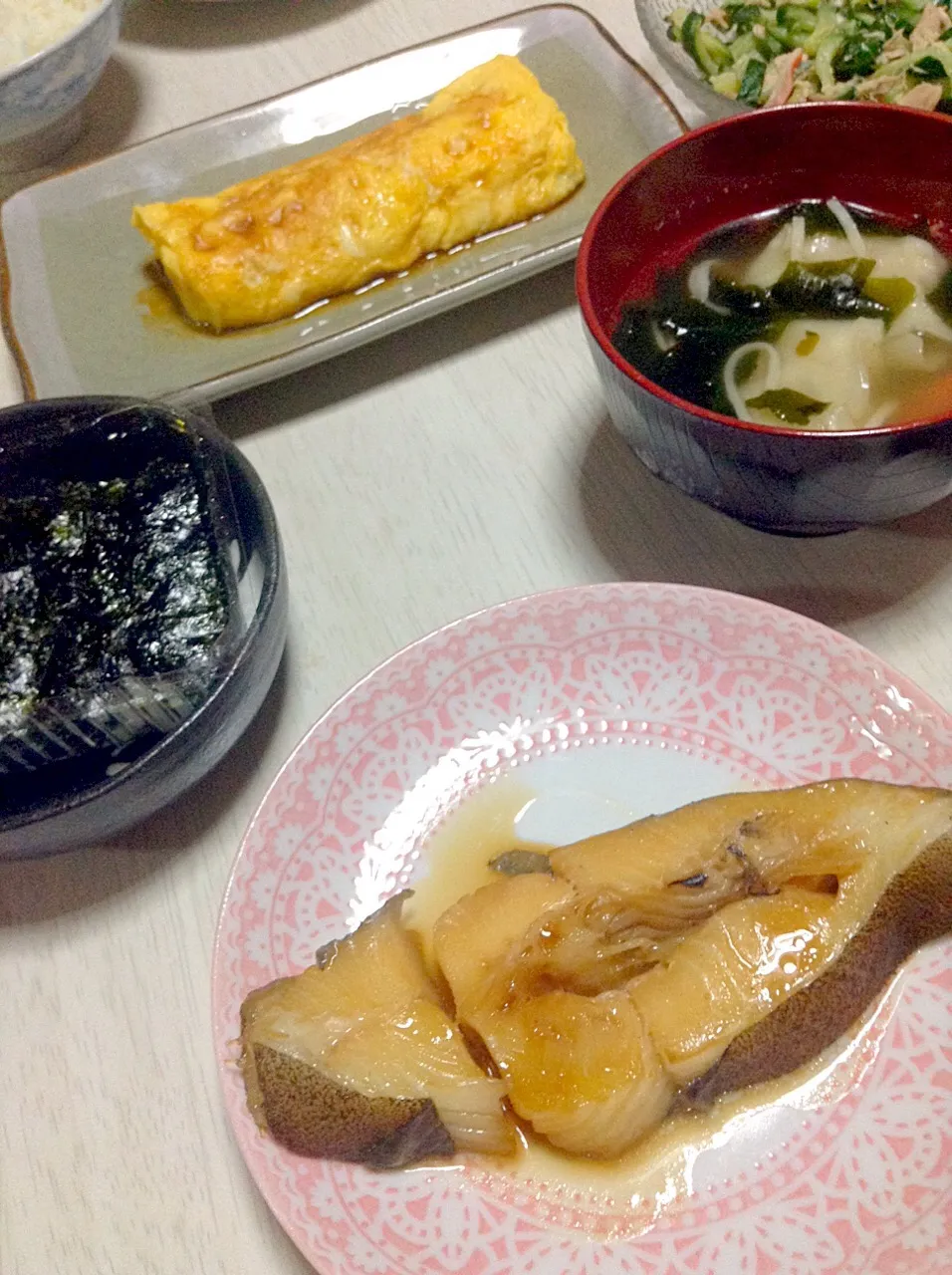 カレイの煮付け、サラダ、餃子スープ、カニカマ玉子焼き|Ayaさん