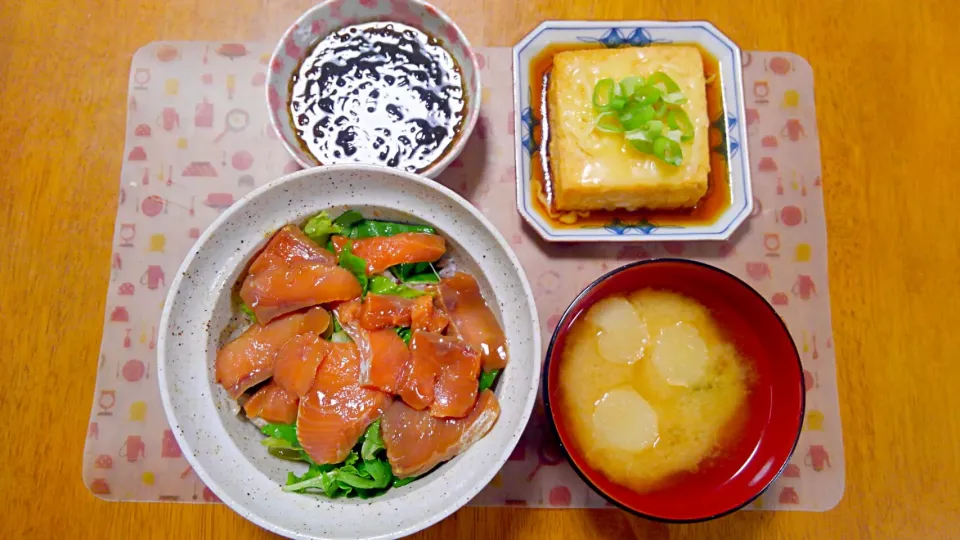 Snapdishの料理写真:８月１9日　銀聖鮭づけ丼　もずく　厚揚げチーズ|いもこ。さん