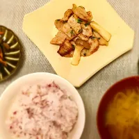 Snapdishの料理写真:マグロとエリンギのバター醤油炒め🍄|miyaさん