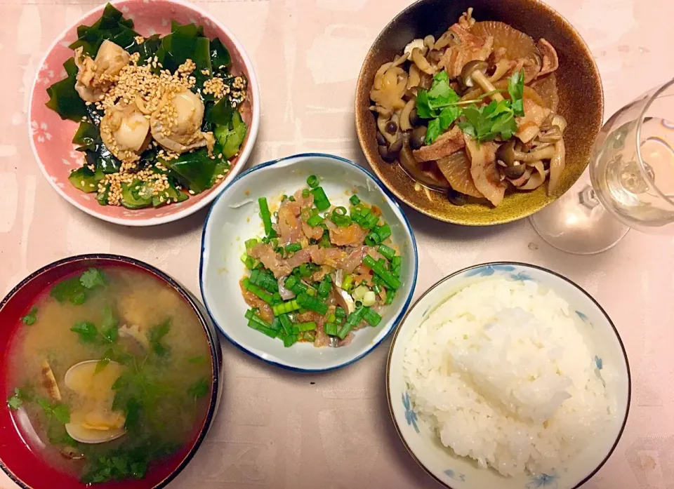 味のなめろう 豚バラ大根しめじ きゅうりわかめホタテの酢の物 あさりの味噌汁 ご飯|Junko Tominagaさん