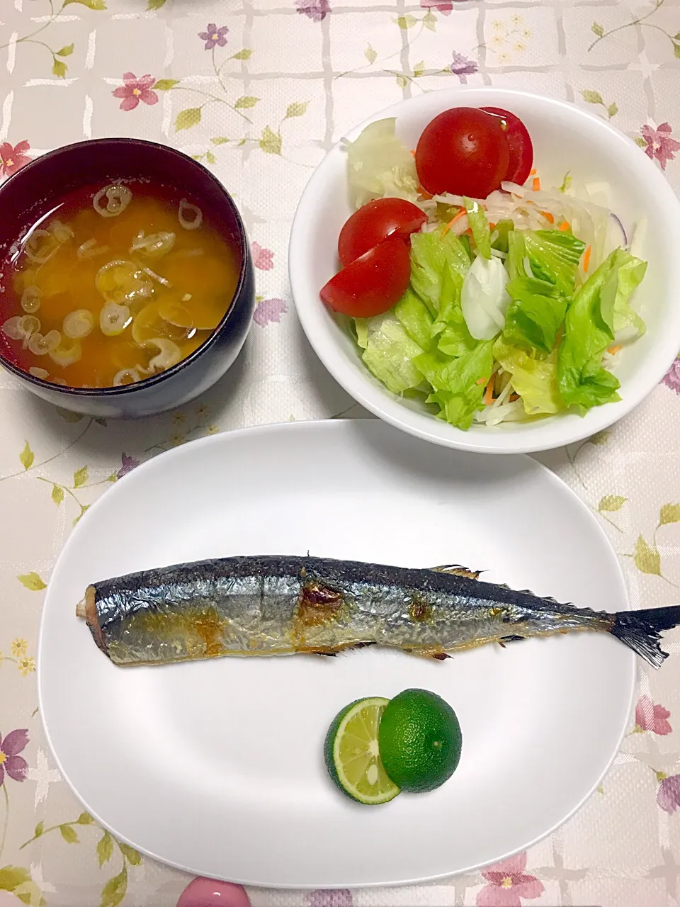 秋刀魚の塩焼きとアサリのお味噌汁です(*^^*)|プリンセスみっちゃんさん