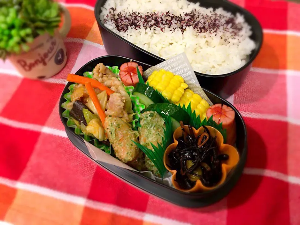 2017.8.29🌞🌱

今日のお弁当💁‍♂️…🍱|makkkkkoさん