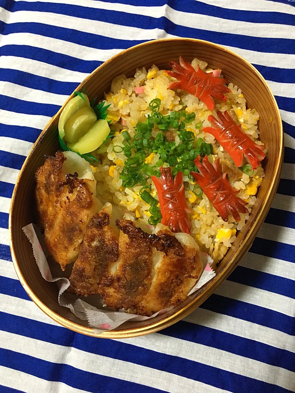 炒飯と餃子の中華弁当




残りご飯使うつもりでいたのに、ご飯を炊いてしまった😅



そんな日もあるさ(笑)








北野大|にゃおさん